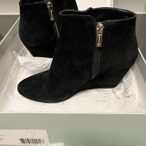 Women’s Jessica Simpson black suede wedge ankle booties Size 7